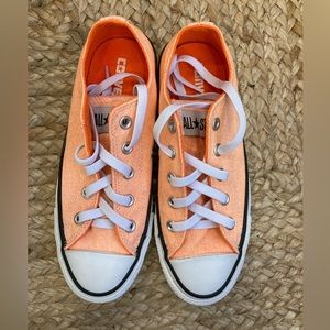 CONVERSE Chuck Taylor All Star Low Top Sneakers Womens 6 Mens 4 Neon Orange